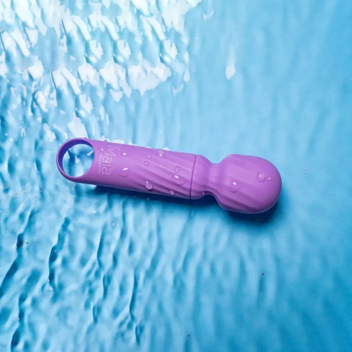 Vibrators Maia Toys Maia DOLLY Purple 127 cm USB Rechargeable Massage Wand Vibrators Maia Toys Maia DOLLY Purple 127 cm USB Rechargeable Massage Wand